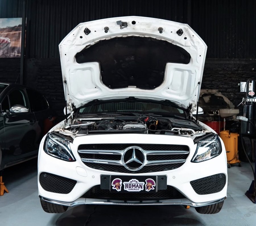 Mercedes-Benz en Roman Garage